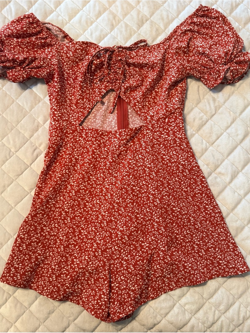 SHEIN Red Floral Puff-Sleeve Romped with Tie Front Cutout
